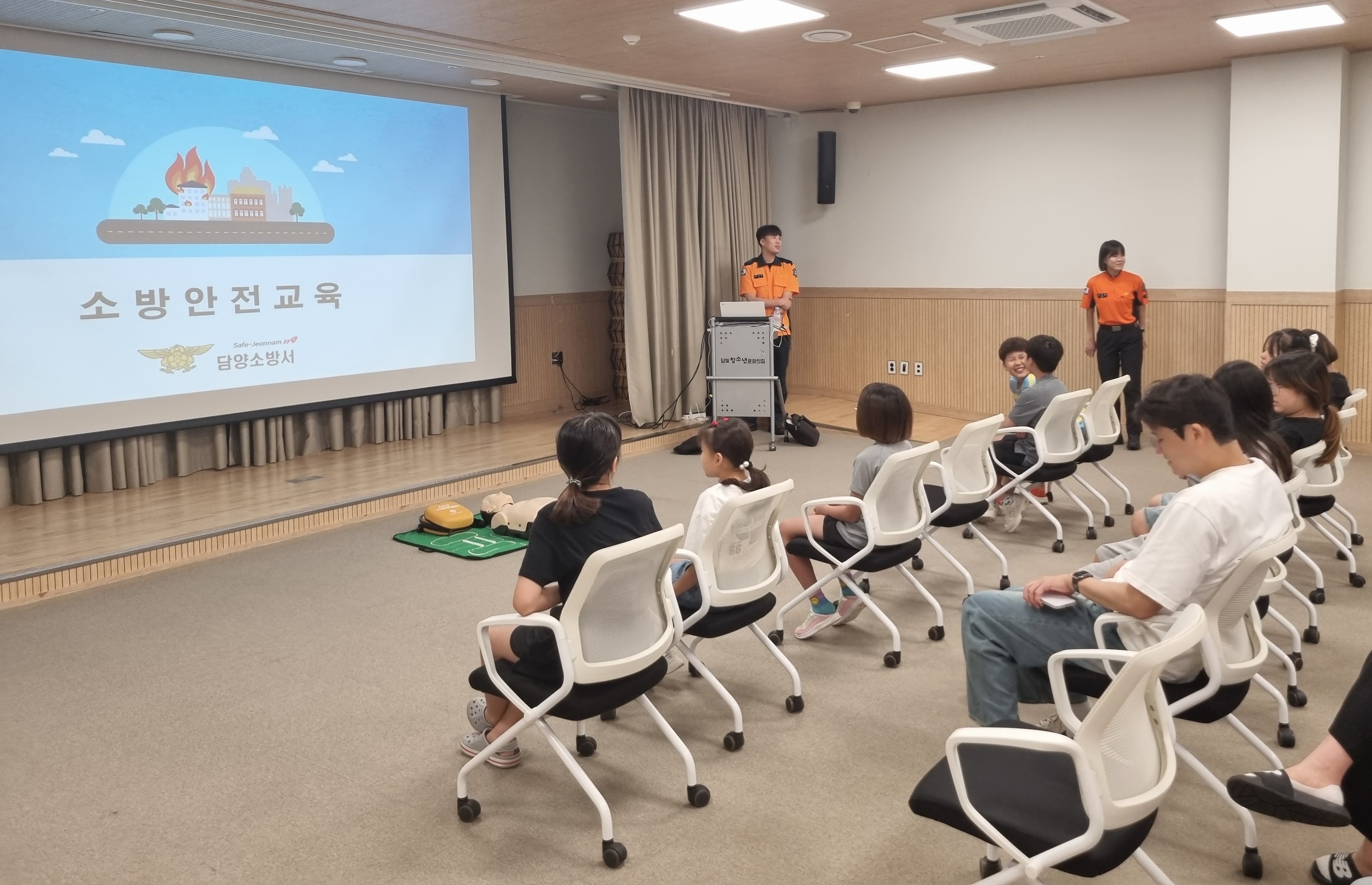 [안전교육] 하반기 안전교육 지역 소방관과 함께하는 응급 상황 시 대처훈련 대표사진